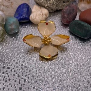 3.18.26-10 Cerrito Vintage 1985 Chic Gold & Cream Floral Brooch